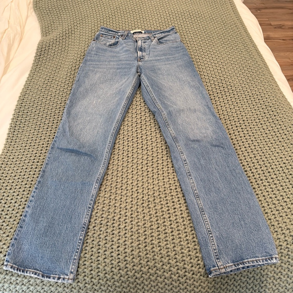 Abercrombie & Fitch ultra high rise 90s straight jeans in light wash size 26